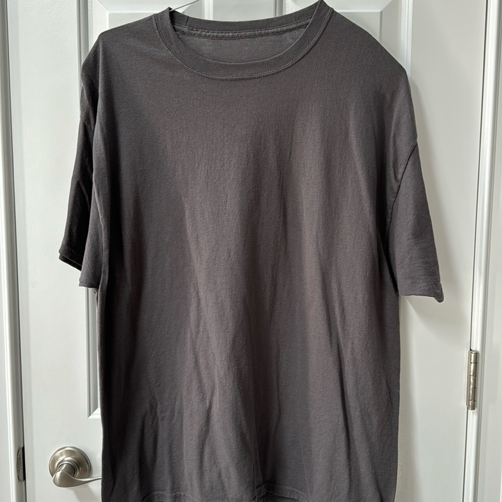 Men’s XL Hanes Basic Gray shirt